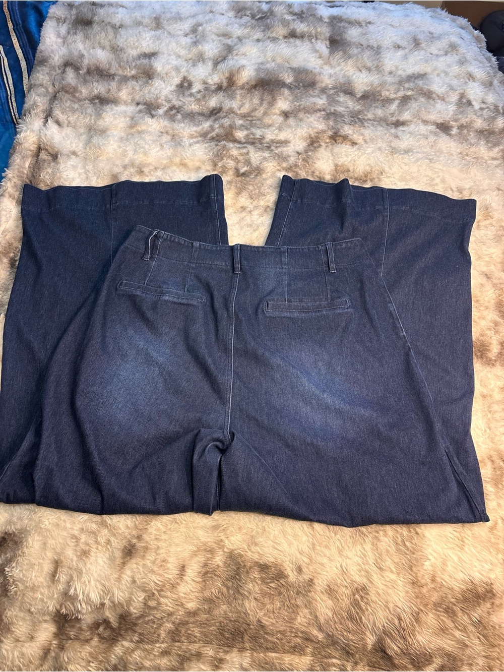 HALARA Indigo Denim Jeans with Brand Tag - Picture 3 of 8
